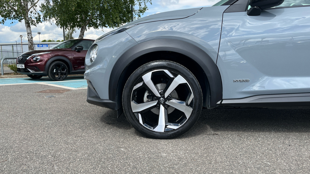 Nissan Juke Juke 1.6 Hybrid Tekna FV23DVL Grey #4