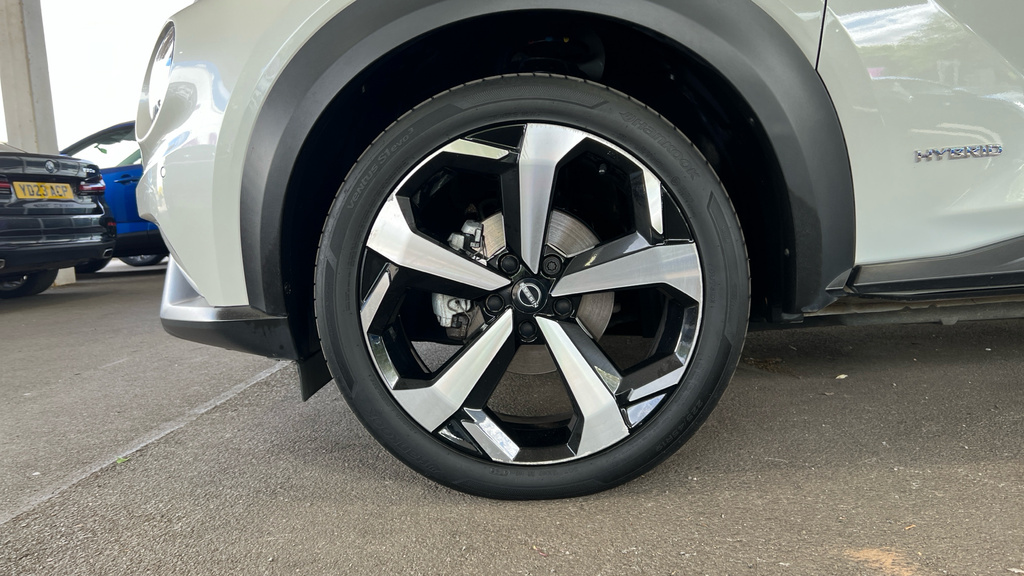 Nissan Juke Juke 1.6 Hybrid Tekna AK23OFG White #4