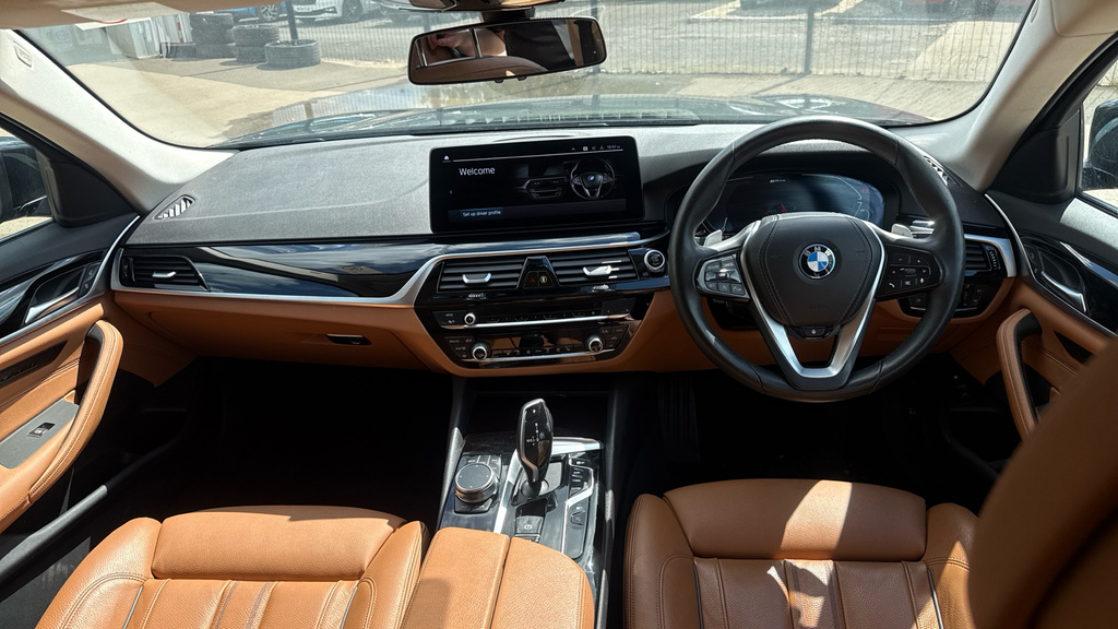 BMW 5 Series 5 Series 530E Se YK23VDS Black #4