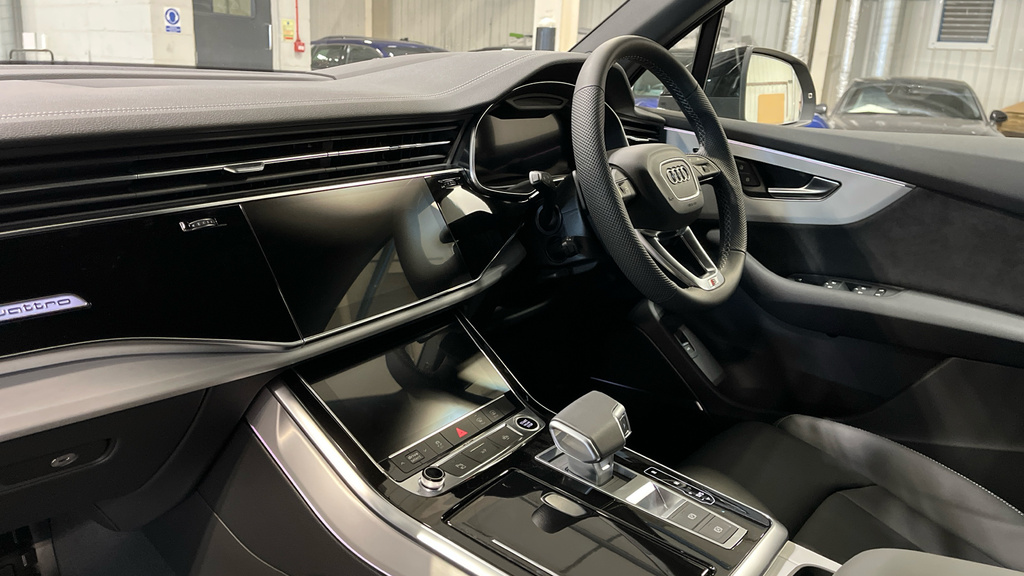 Audi Q7 Audi Q7 Suv S Line Tfsi Quattro 340 Ps Tiptronic Black #2