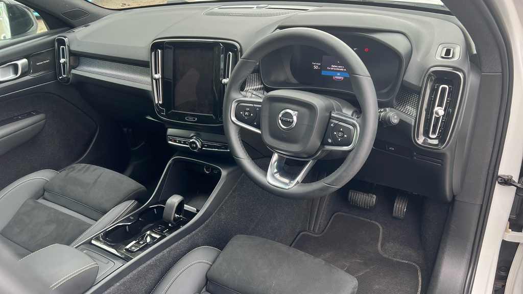 Volvo XC40 Xc40 2.0 B4p Ultimate Dark CJ23LYR White #4