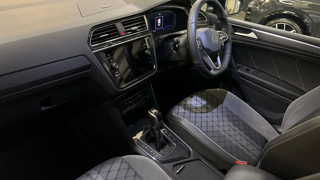Volkswagen Tiguan Tiguan 1.5 Tsi 150 Black Edition Dsg GY24YMW White #2