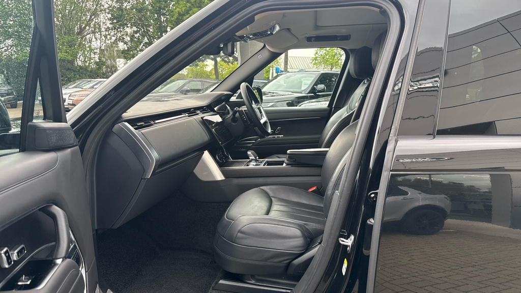 Land Rover Range Rover Range Rover 3.0 D350 First Edition HN22VLJ Black #3