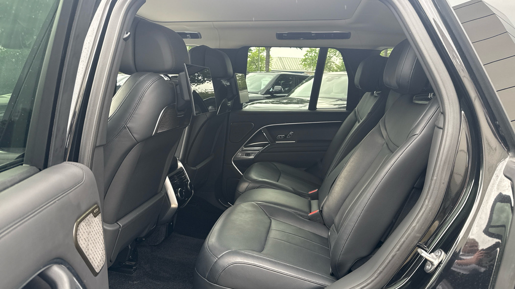 Land Rover Range Rover Range Rover 3.0 D350 First Edition HN22VLJ Black #4
