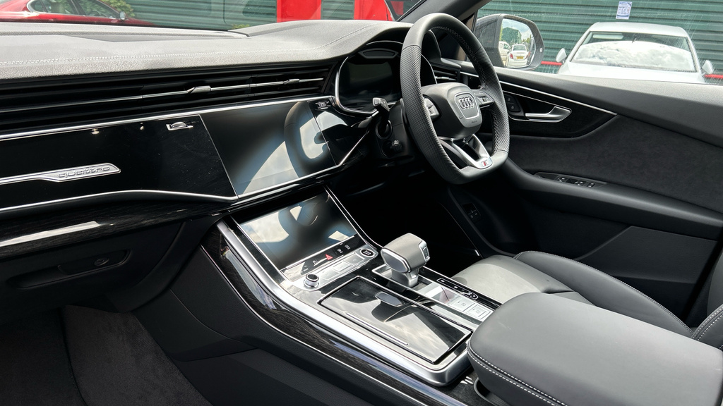 Audi Q8 Audi Q8 Suv Black Edition Tfsi E Quattro 394 Ps Ti Black #2
