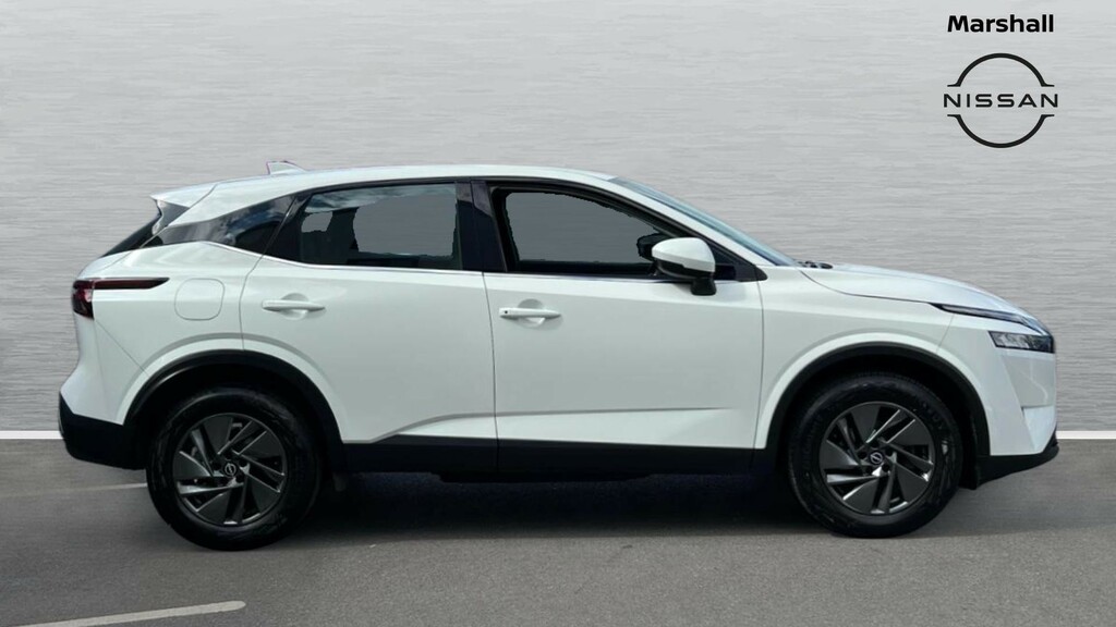 Nissan Qashqai Qashqai 1.3 Dig-t Mh Acenta Premium DN23LBG White #3