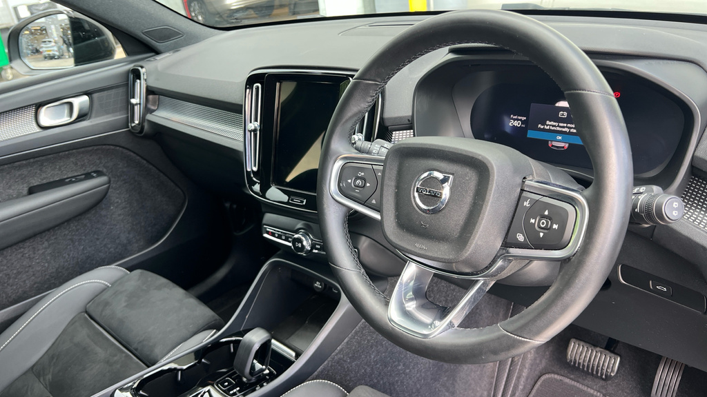 Volvo XC40 Xc40 2.0 B4p Plus Dark MT74BVV Black #4