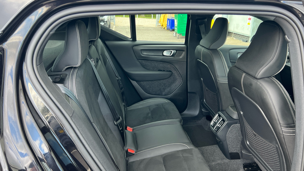 Volvo XC40 Xc40 2.0 B4p Plus Dark MT74BVV Black #6
