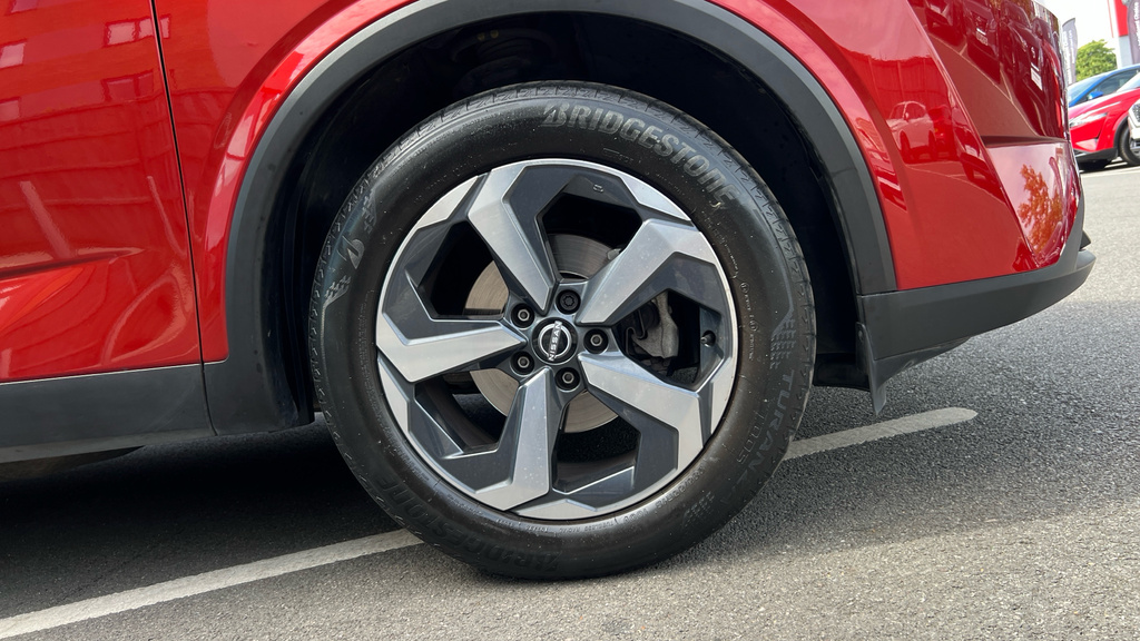 Nissan Qashqai Qashqai 1.3 Dig-t Mh 158 N-connecta Xtronic YE23KXT Red #4