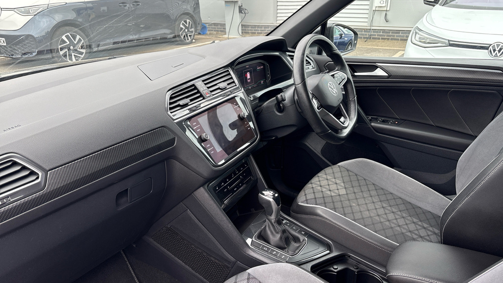 Volkswagen Tiguan Tiguan 1.5 Tsi 150 R-line Dsg MM21XUU Black #2