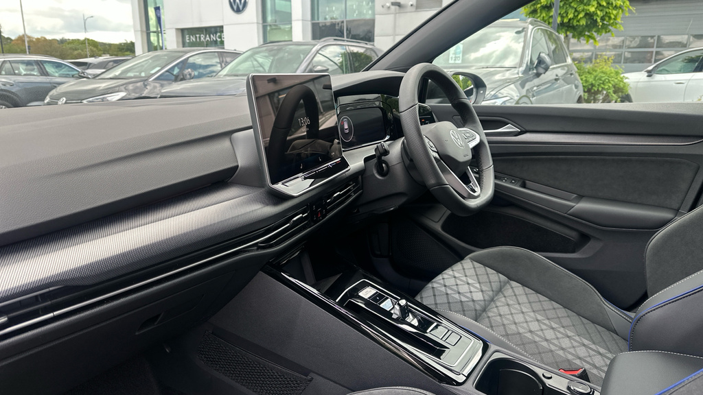 Volkswagen Golf Golf Hatch Black Edition 1.5 Etsi 150 Ps 7-Speed D Black #2
