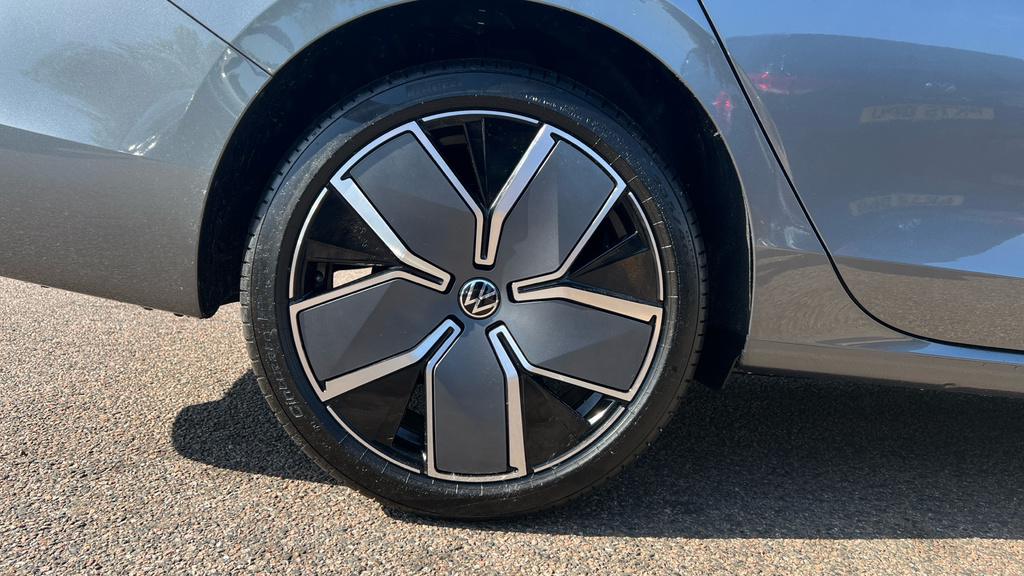 Volkswagen Passat Passat Elegance 1.5 Etsi 150 Ps 7-Speed Dsg EJ26DJX Grey #5