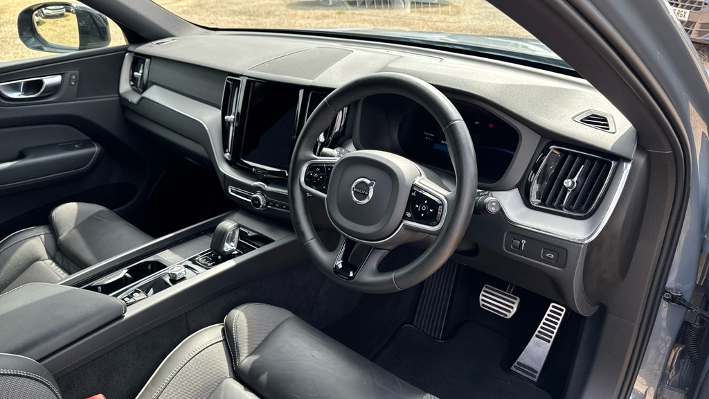 Volvo XC60 Xc60 2.0 B4d R Design Awd Geartronic BT22GMU Grey #4