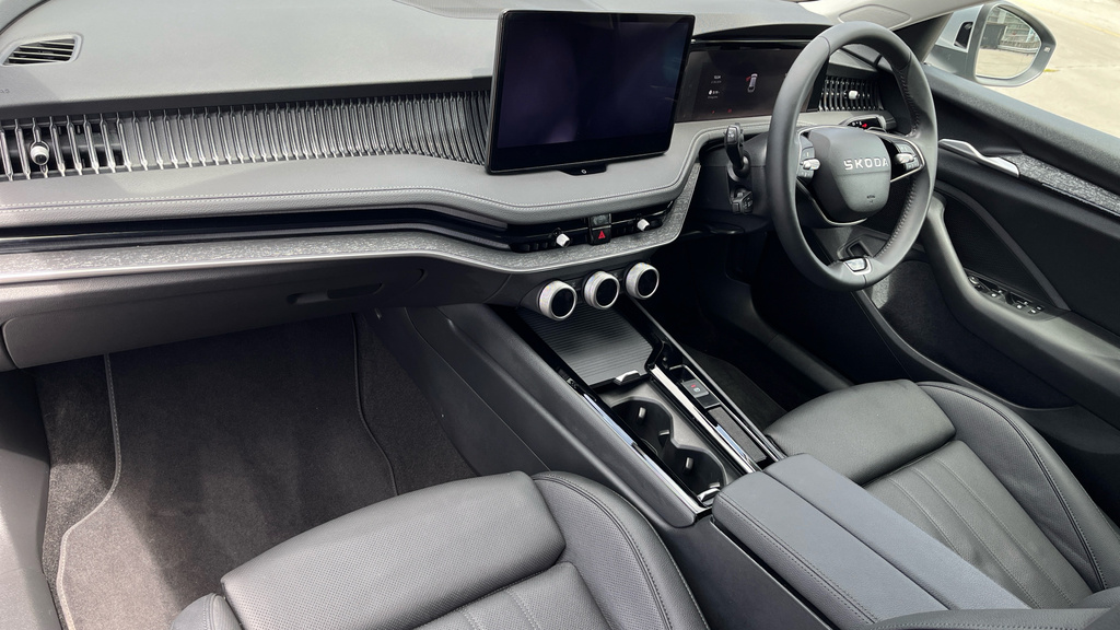 Skoda Superb Superb 1.5 Tsi E-tec Se L Dsg DG75EGF Silver #2