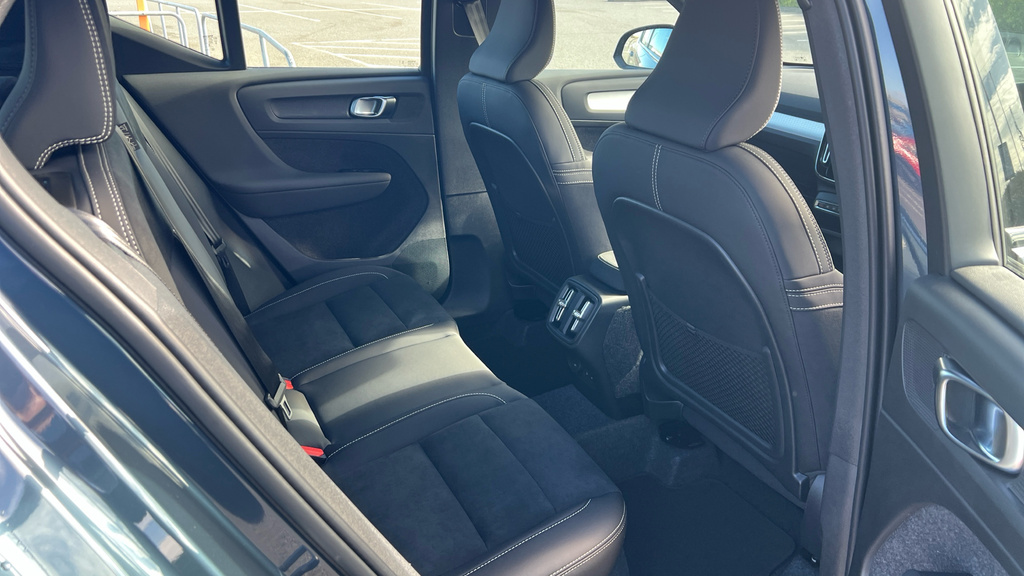 Volvo XC40 Volvo Xc40 Estate 2.0 B3p Plus Dark FD26WWJ Blue #6
