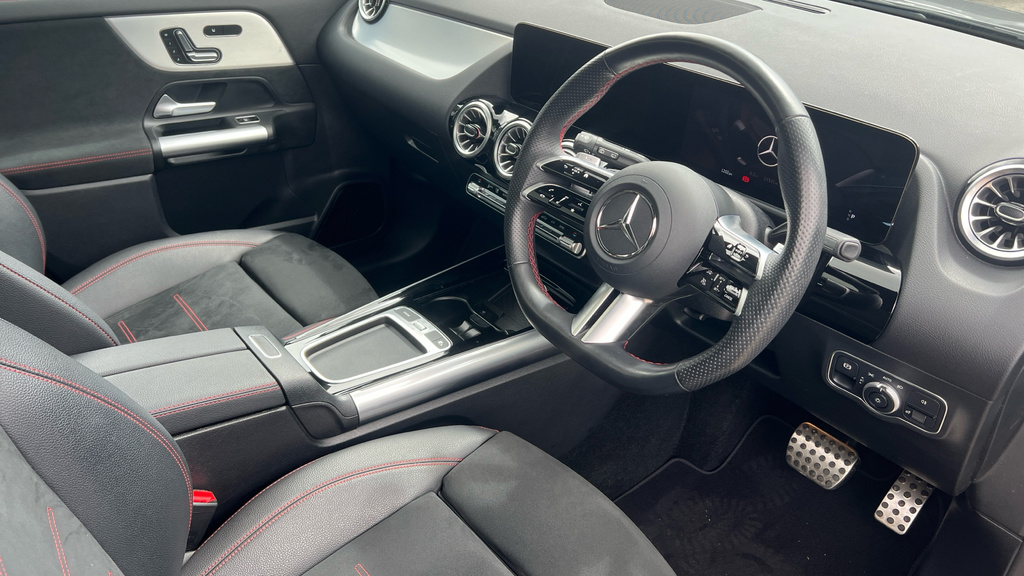 Mercedes-Benz GLA Class Gla 200 Amg Line Premium Plus HX74WRJ Grey #3