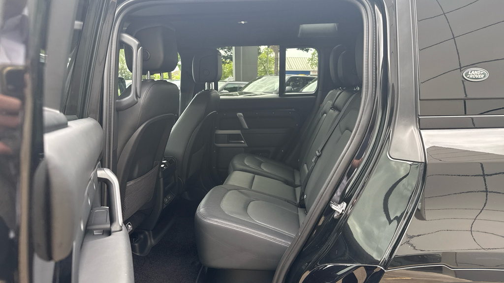 Land Rover Defender 110 Defender 3.0 D300 X-dynamic Hse 110 HD23GJF Black #3