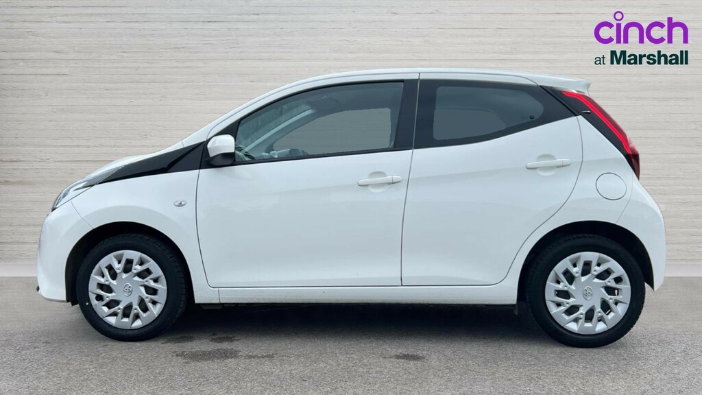 Toyota Aygo Aygo 1.0 Vvt-i X-play GF20VYL White #6