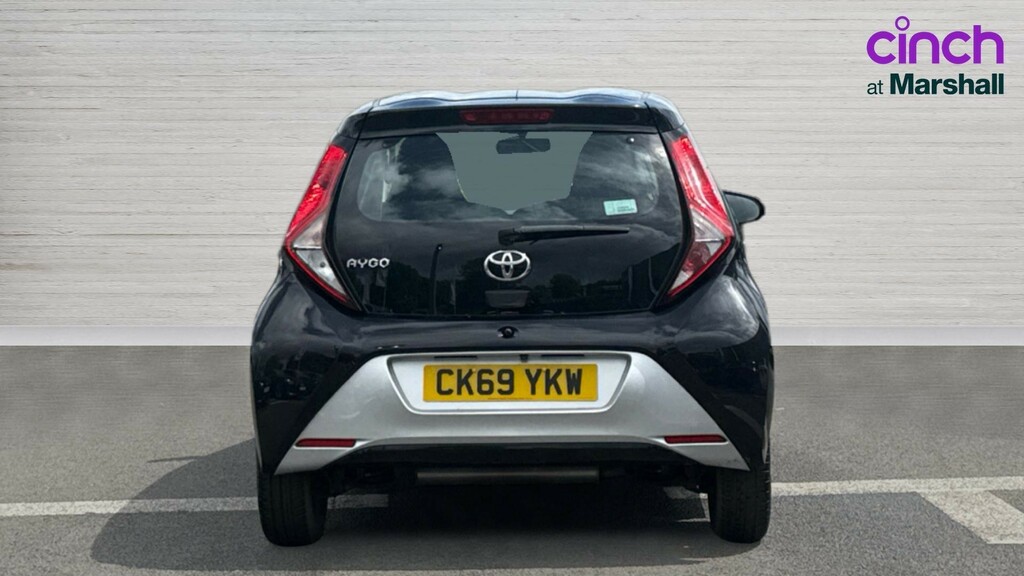 Toyota Aygo Aygo 1.0 Vvt-i X-play CK69YKW Black #4