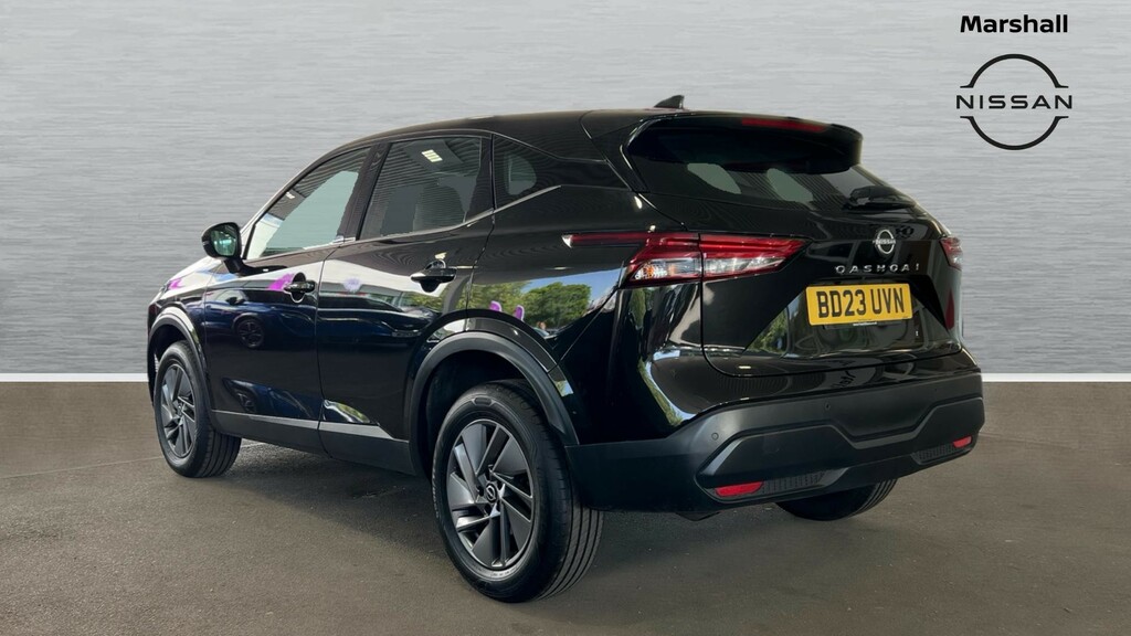 Nissan Qashqai Qashqai 1.3 Dig-t Mh Acenta Premium BD23UVN Black #2