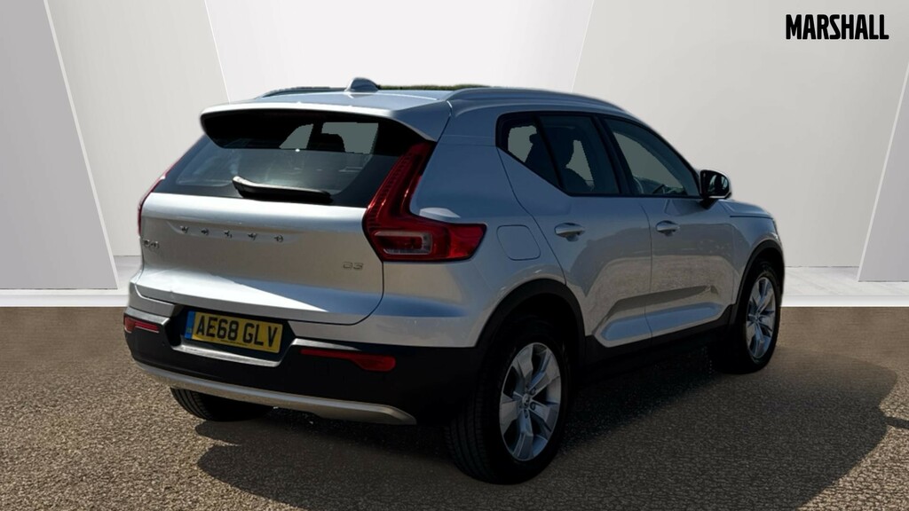 Volvo XC40 Xc40 2.0 D3 Momentum Geartronic Silver #2