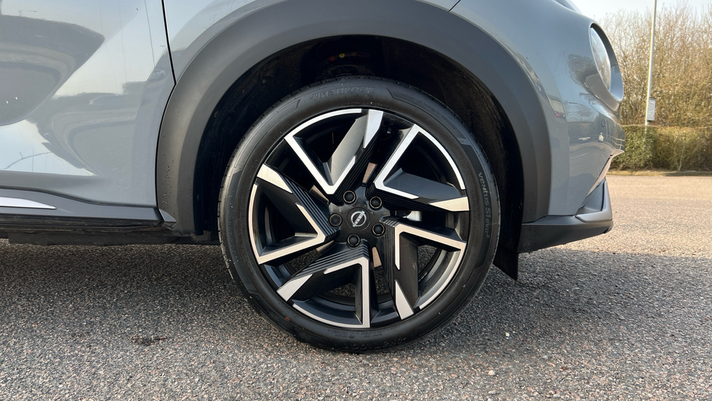 Nissan Juke Nissan Juke Hatchback 1.0 Dig-t Tekna FV75ZWH Black #4