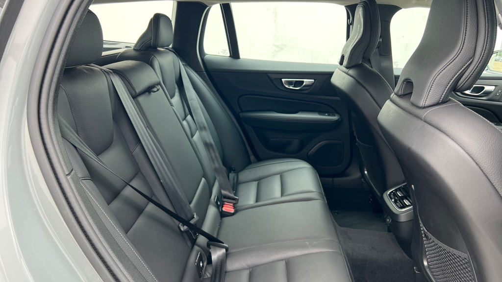 Volvo V60 V60 2.0 B4p Plus Dark 7 Speed RJ75XDP Grey #6