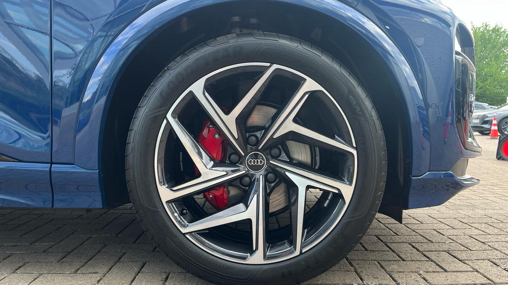 Audi Q6 E-Tron Audi Q6 E-tron Estate Special 225Kw Performance 10 LV26SXC Blue #5