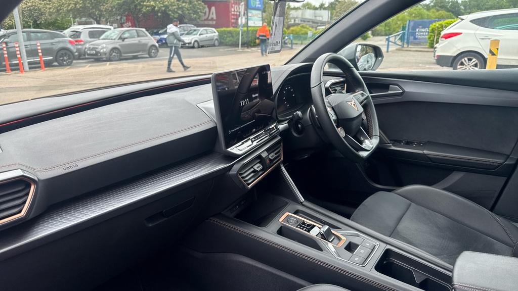 Cupra Leon Leon 1.5 Etsi 150 V2 Dsg KY25HMZ Black #2