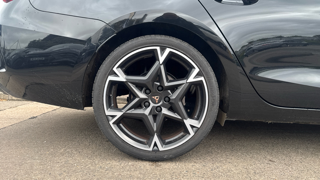 Cupra Leon Leon 1.5 Etsi 150 V2 Dsg KY25HMZ Black #5
