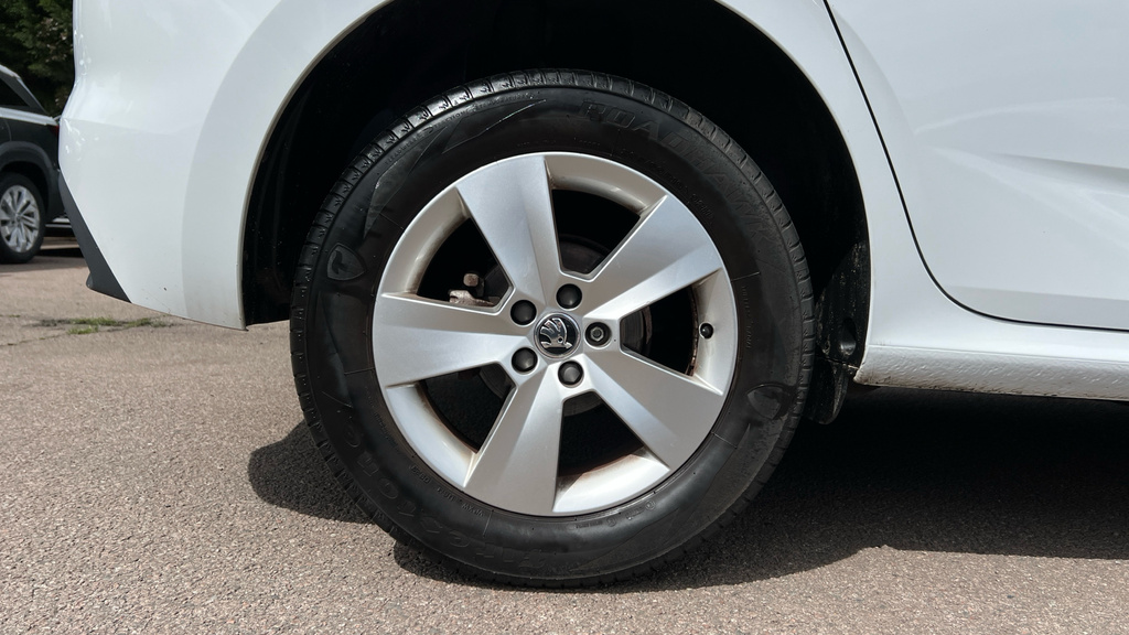 Skoda Kamiq Kamiq 1.0 Tsi 95 S OV21GBO White #5