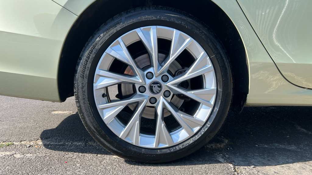 Skoda Superb Superb 2.0 Tdi Se L Dsg EF25ZFS Yellow #5