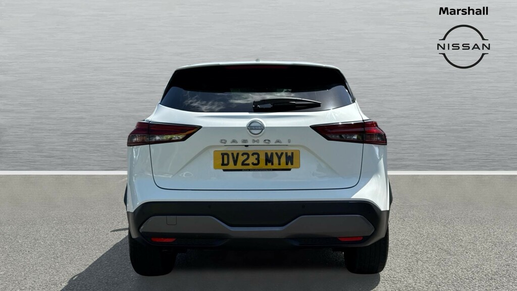Nissan Qashqai Qashqai 1.3 Dig-t Mh 158 N-connecta Xtronic DV23MYW White #6