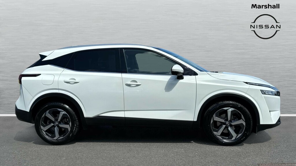 Nissan Qashqai Qashqai 1.3 Dig-t Mh 158 N-connecta Xtronic DV23MYW White #3