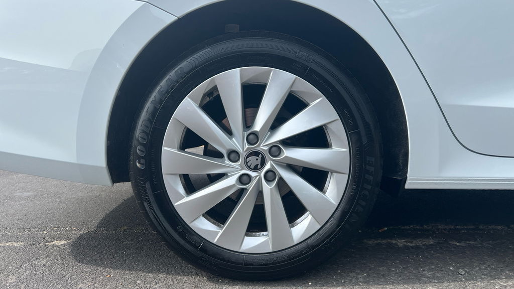 Skoda Octavia Octavia 2.0 Tdi 150 Se L Dsg EN74WCP White #5