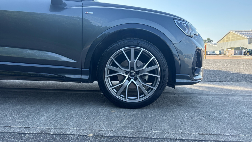 Audi Q3 Q3 35 Tfsi Black Edition S Tronic 20 Alloy LR75OHK Gold #5