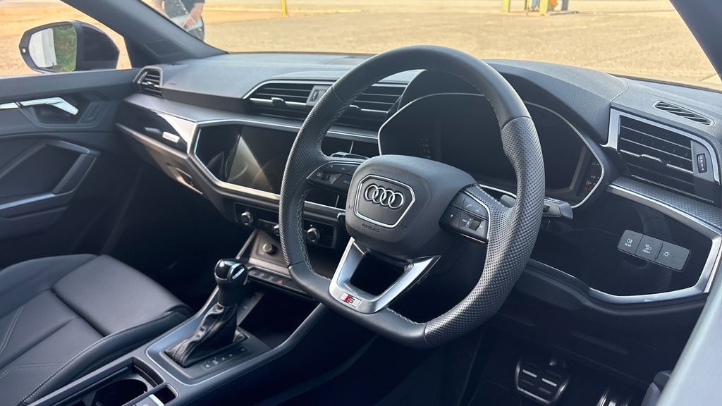 Audi Q3 Q3 35 Tfsi Black Edition S Tronic 20 Alloy LR75OHK Gold #6