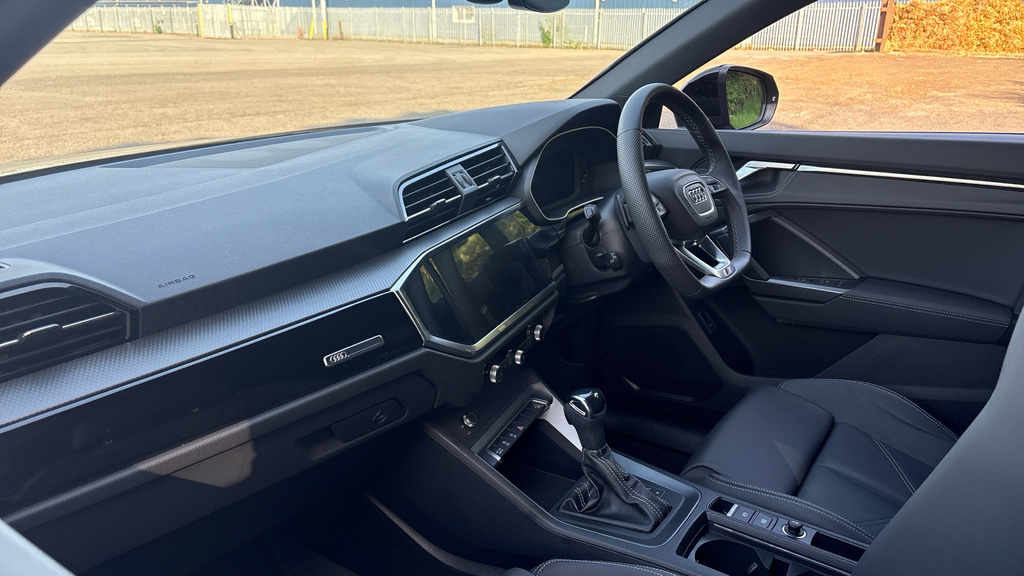 Audi Q3 Q3 35 Tfsi Black Edition S Tronic 20 Alloy LR75OHK Gold #2