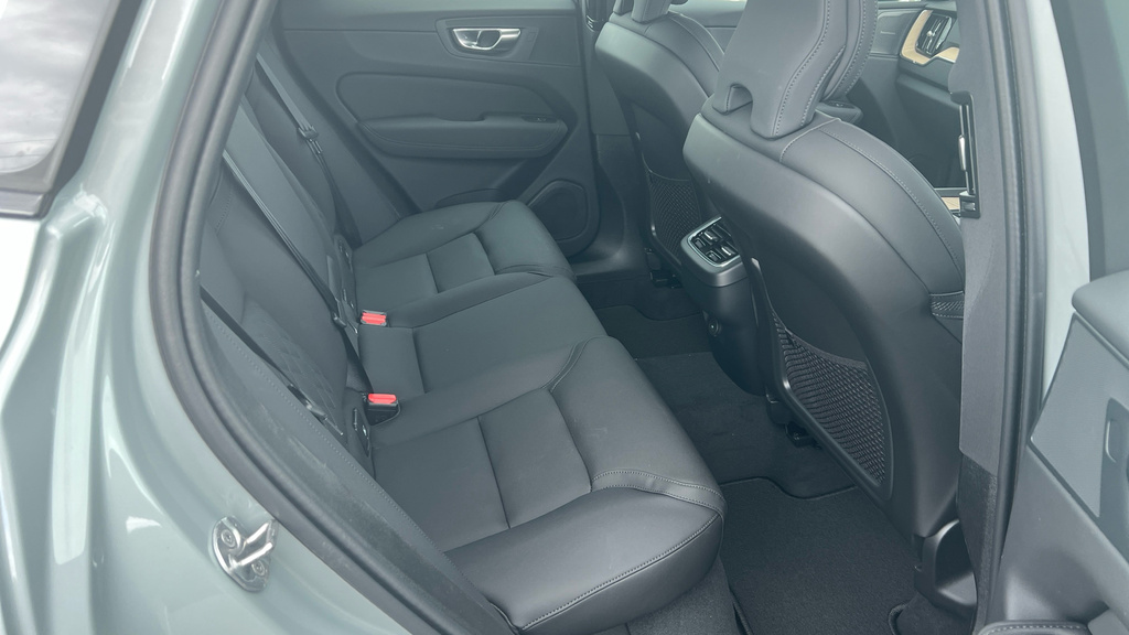 Volvo XC60 Volvo Xc60 Estate 2.0 B5p Plus Dark Awd Geartr FD26GZM Grey #6