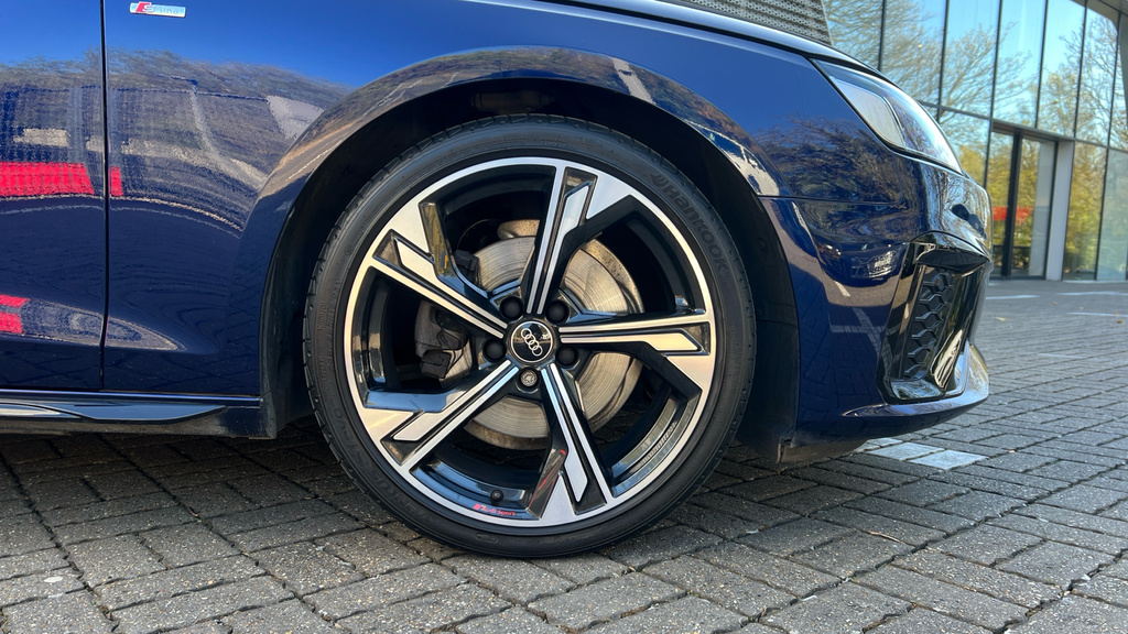 Audi A4 A4 35 Tfsi Black Edition S Tronic YR24SZO Blue #5