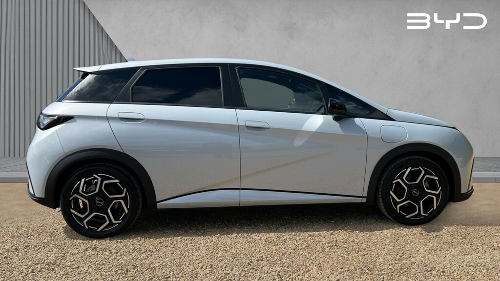 Byd Dolphin Dolphin 150Kw Design 60.4Kwh Hatchback White #2