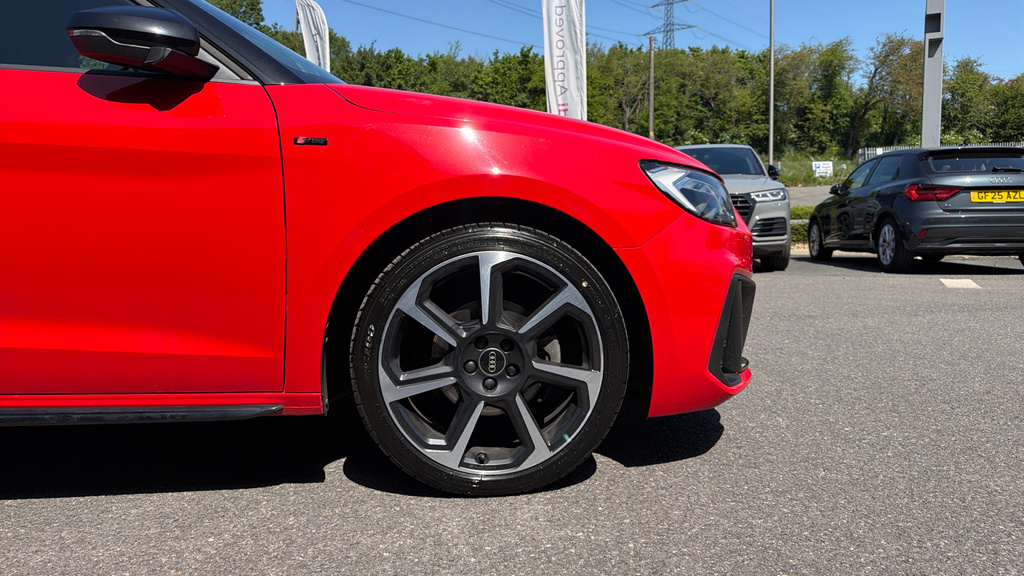 Audi A1 A1 35 Tfsi Black Edition S Tronic GL72OKW Black #5