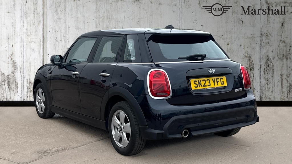 Mini Hatch Cooper 1.5 C Classic SK23YFG Black #2