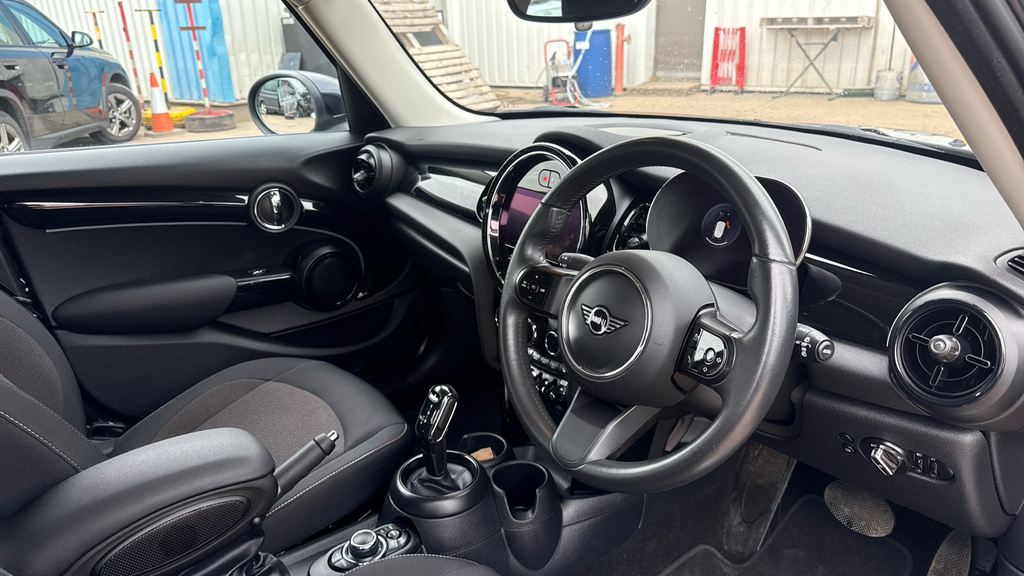 Mini Hatch Cooper 1.5 C Classic SK23YFG Black #6