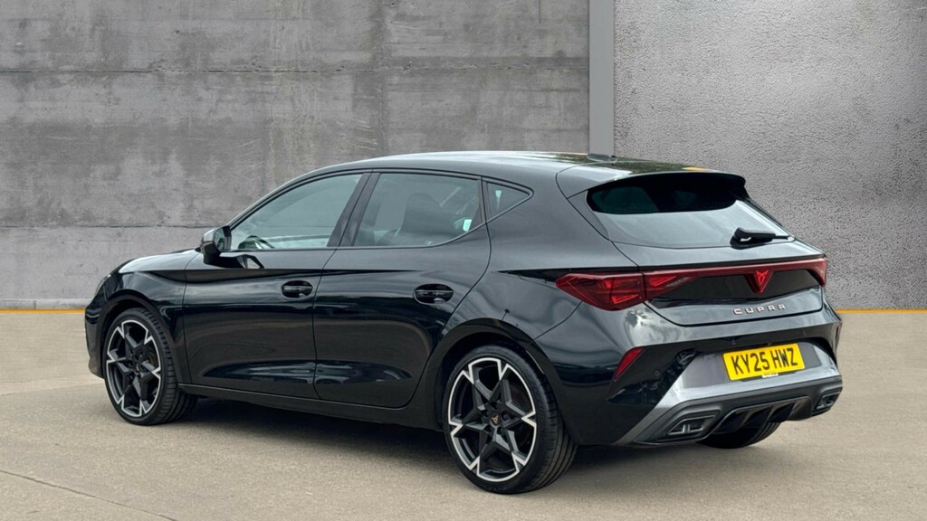 Cupra Leon Leon 1.5 Etsi 150 V2 Dsg KY25HWZ Black #3