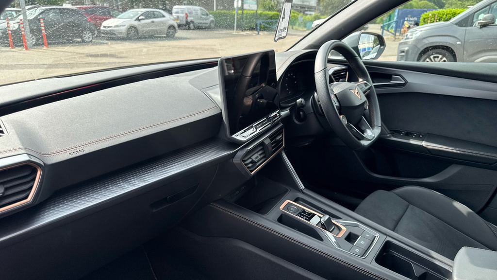 Cupra Leon Leon 1.5 Etsi 150 V2 Dsg KY25HWZ Black #2