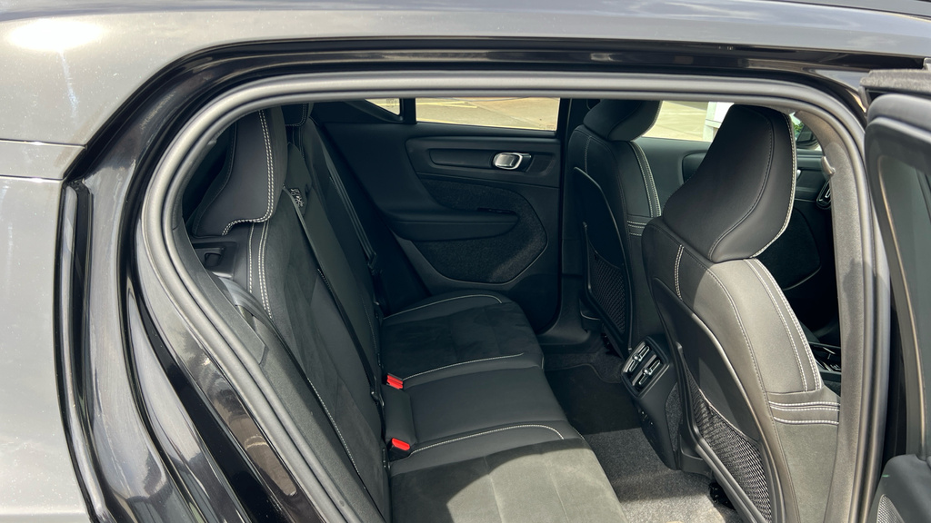 Volvo XC40 Xc40 2.0 B3p Plus Black Edition FG75XOR Black #6