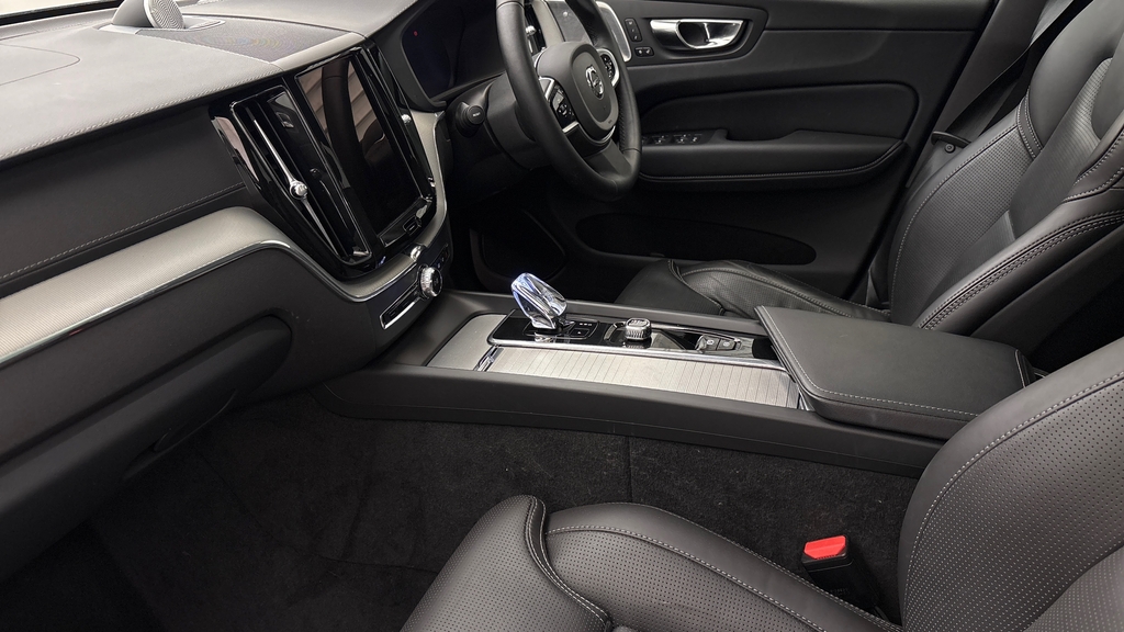 Volvo XC60 Xc60 2.0 B5p Ultra Black Edition Awd Geartroni RV25UBL Black #6