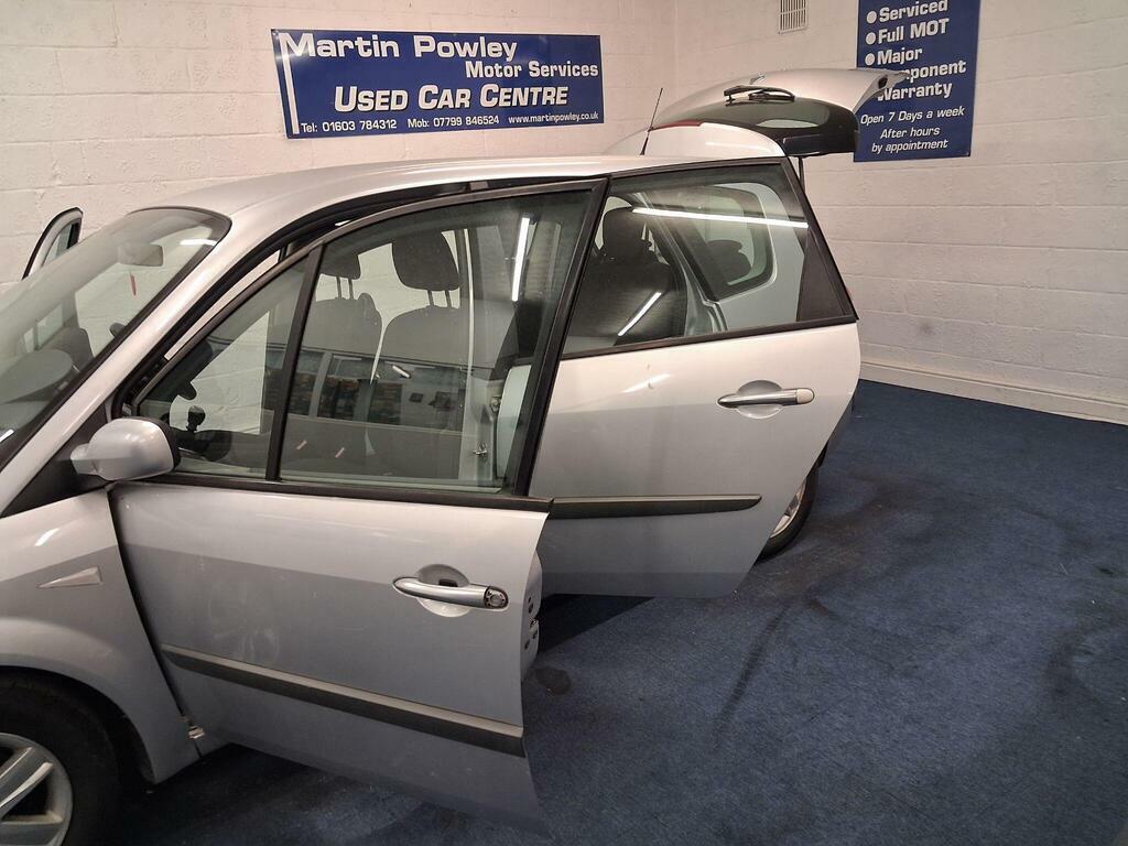 Renault Grand Scenic Hatchback Blue #18