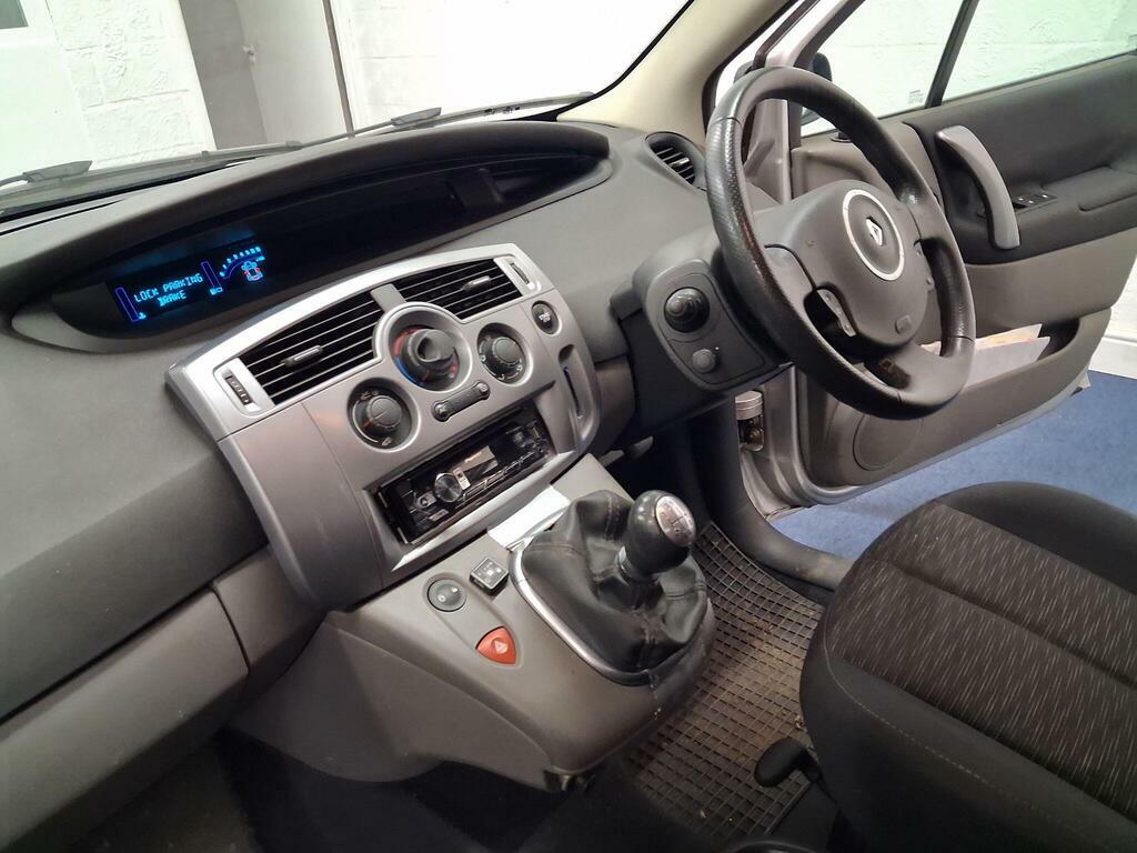 Renault Grand Scenic 2.0 Vvt Dynamique Silver #3